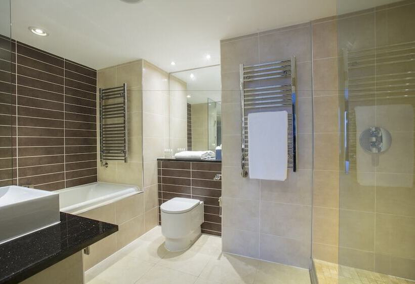 Полулюкс, Doubletree By Hilton Hotel And Spa Chester