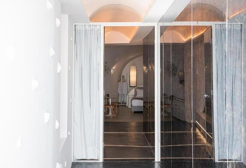 자쿠지 스위트, On The Rocks   Small Luxury Hotels Of The World