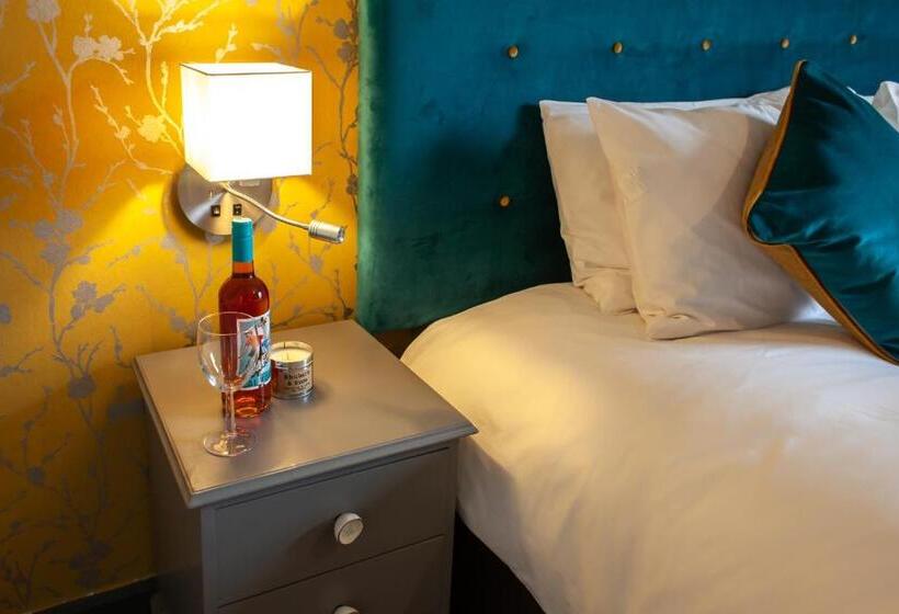 Семейный Номер, Coach House Inn