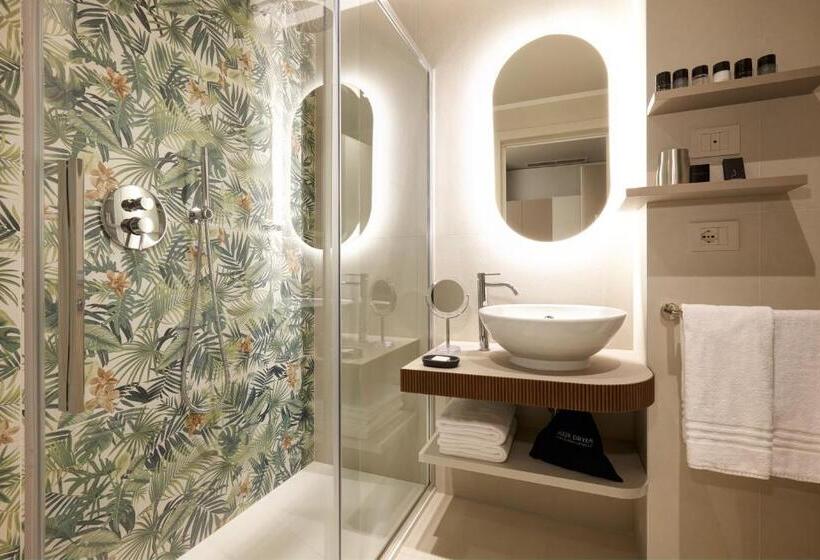 غرفة قياسية مطلّة علي البحر, Adriatic Palace