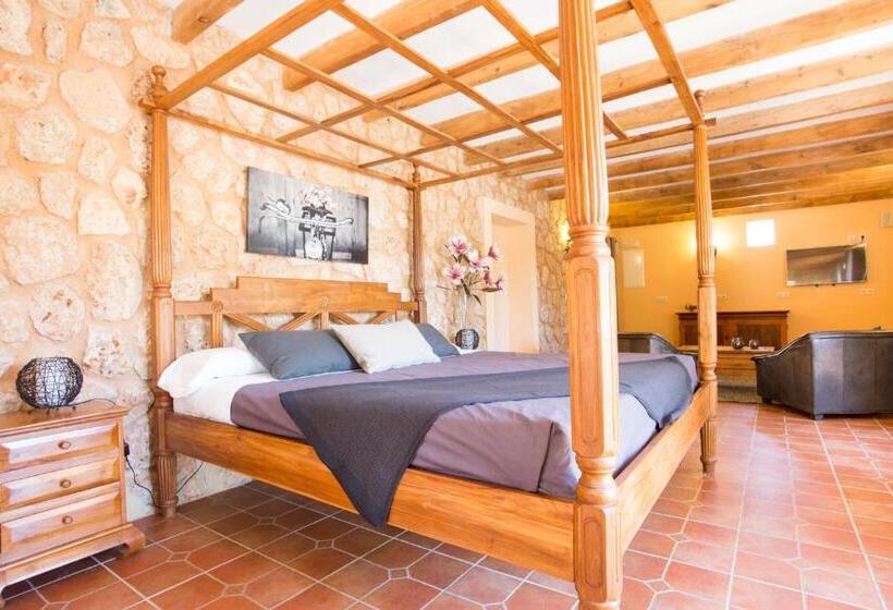 Люкс, Agroturismo Es Quatre Cantons