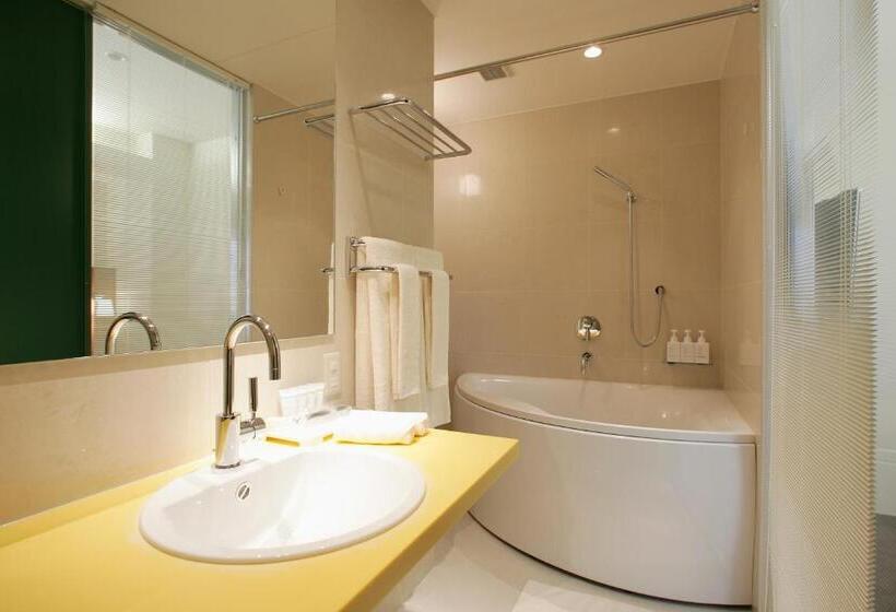 Номер Executive, Oriental Hotel Hiroshima