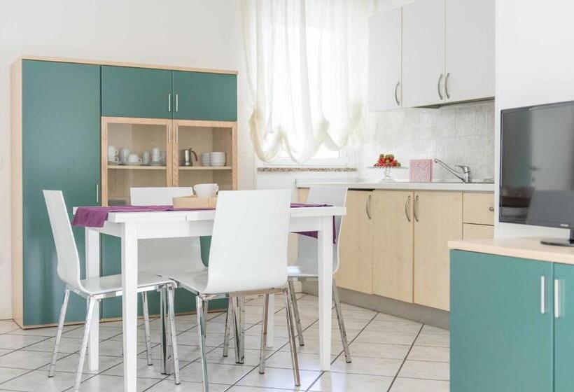 Apartamento 1 Dormitório com Sacada, Residence Ola