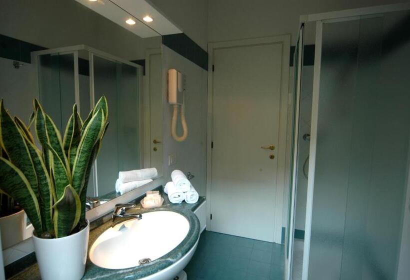 Apartamento 1 Dormitório com Sacada, Residence Ola