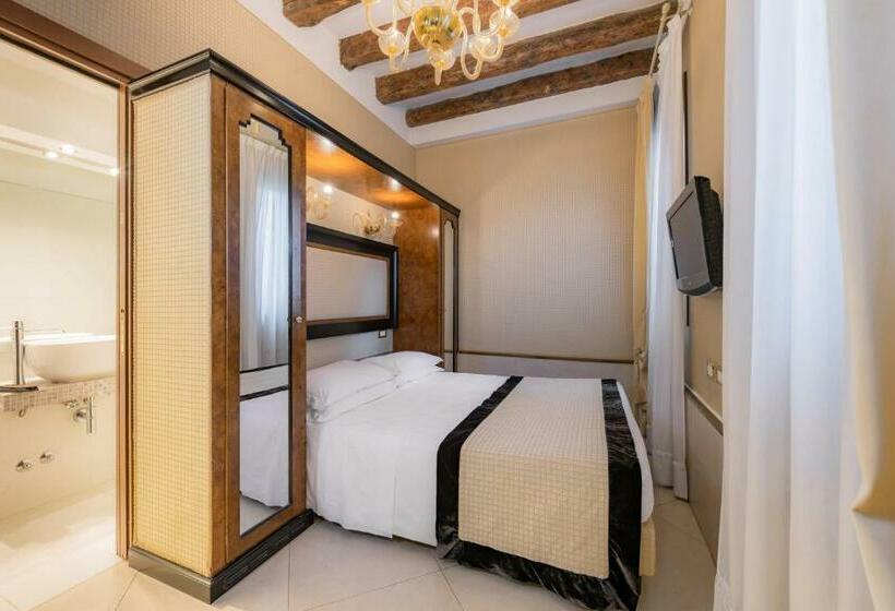 اتاق استاندارد در طبقه همکف, Paganelli