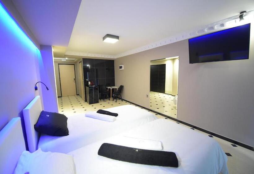 Полулюкс Повышенной Комфортности, Pietra Mare Suites