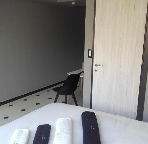 Полулюкс, Pietra Mare Suites