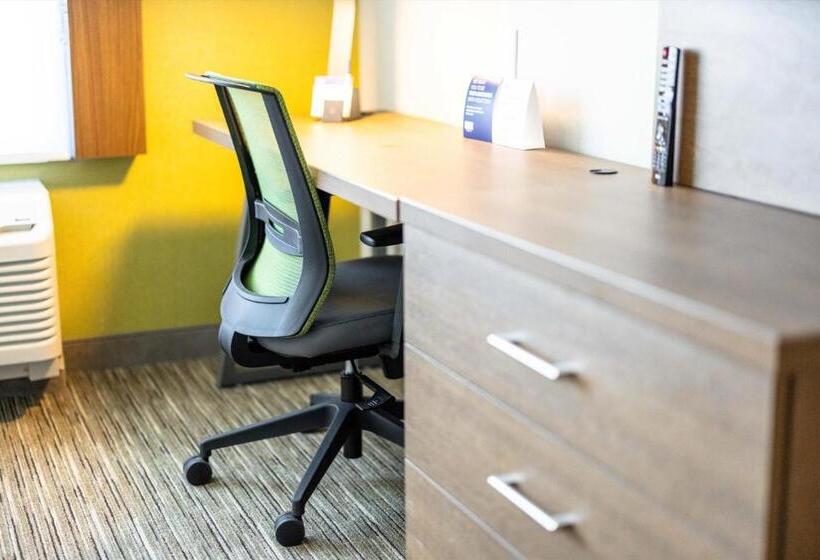 带大床的套房, Holiday Inn Express & Suites   San Jose Silicon Valley, An Ihg