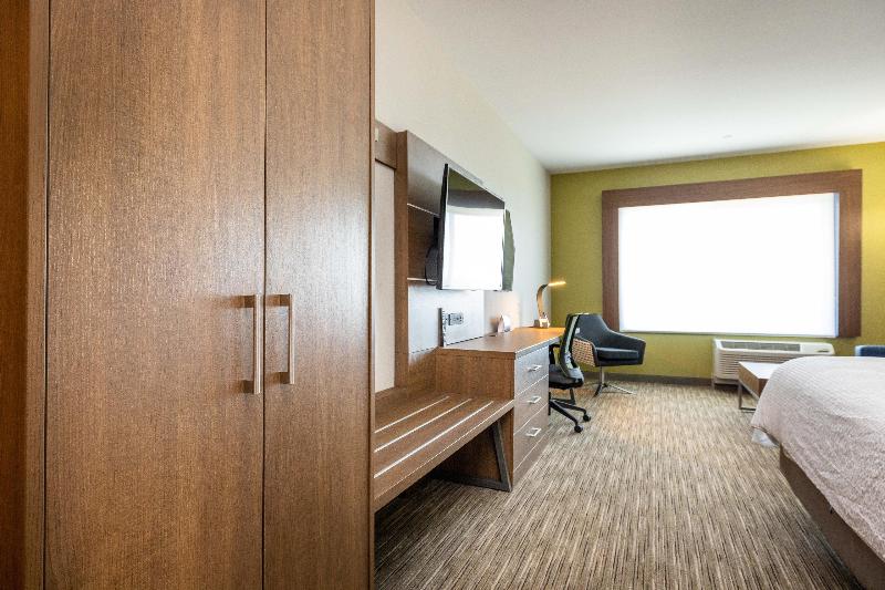 带大床的套房, Holiday Inn Express & Suites   San Jose Silicon Valley, An Ihg