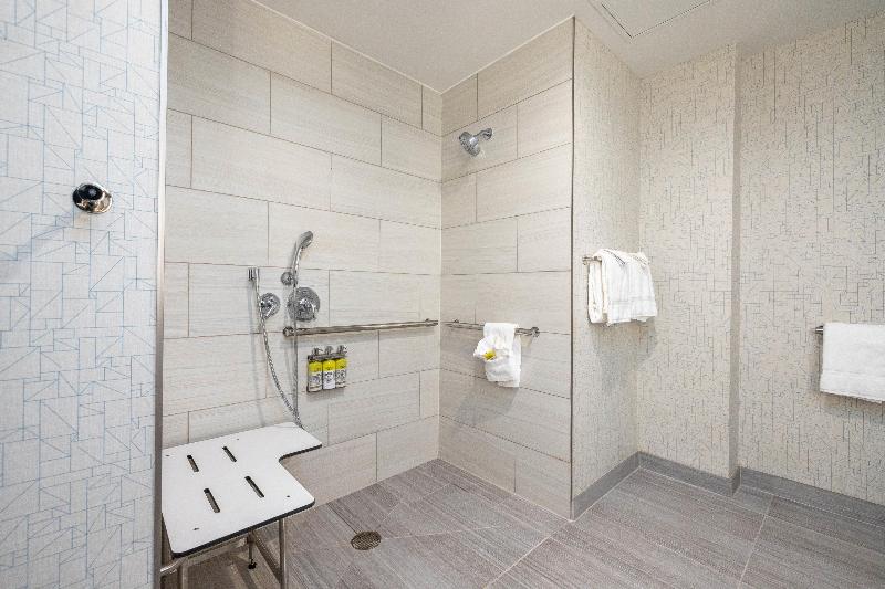 适合残疾人士使用的带超级大床的标准间, Holiday Inn Express & Suites   San Jose Silicon Valley, An Ihg