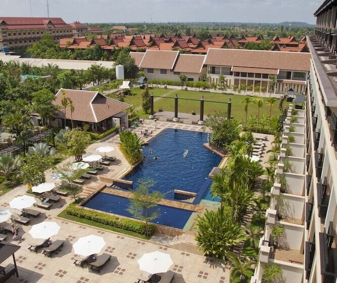 اتاق لوکس با چشم‌انداز استخر, Angkor Miracle Resort & Spa