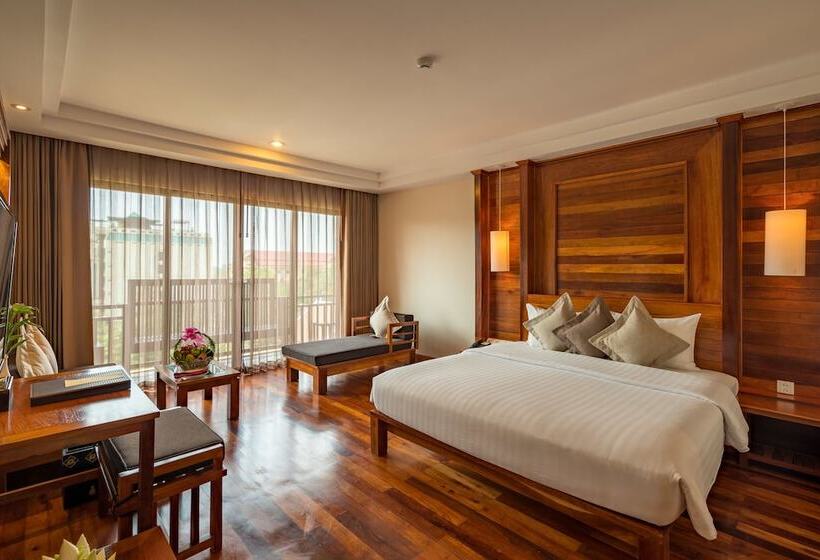 带泳池观景的豪华房, Angkor Miracle Resort & Spa
