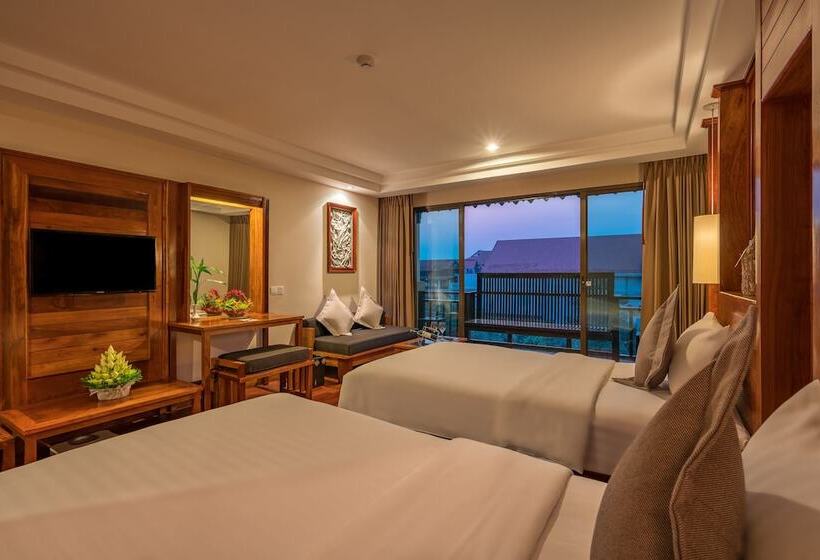 اتاق لوکس با چشم‌انداز استخر, Angkor Miracle Resort & Spa