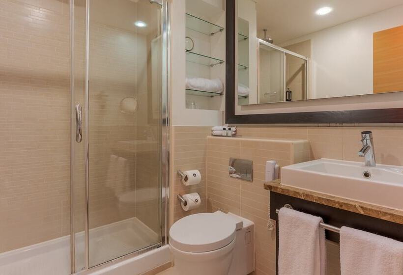 Номер Deluxe, Pestana Chelsea Bridge Hotel & Spa