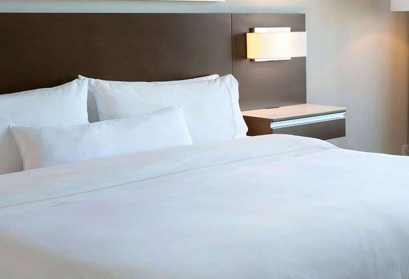 ダブルベッドのクラシックルーム, The Westin Wall Centre, Vancouver Airport