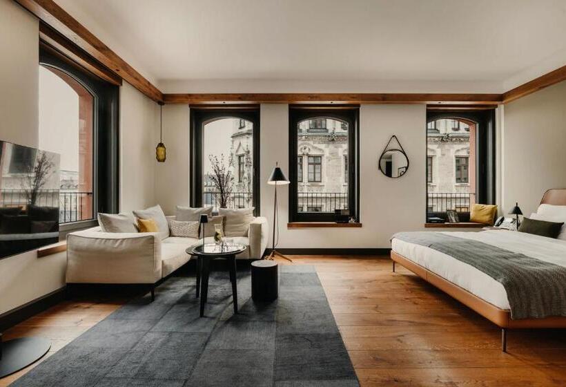 Полулюкс Повышенной Комфортности, Do & Co Hotel München