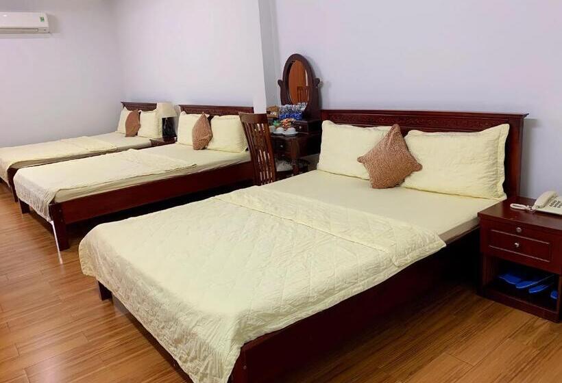 اتاق لوکس خانوادگی, Ngọc Mấy   đại Lợi