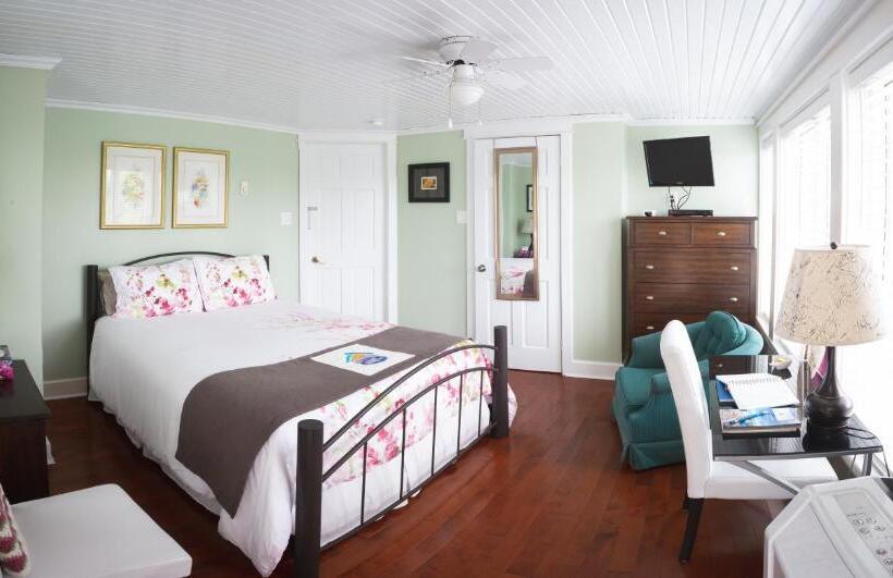 バルコニー付きスタンダードルーム, Abbie's Garden Bed & Breakfast