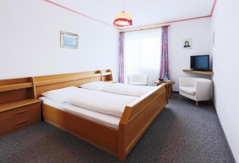 Номер Стандарт, Sattelbogener Hof