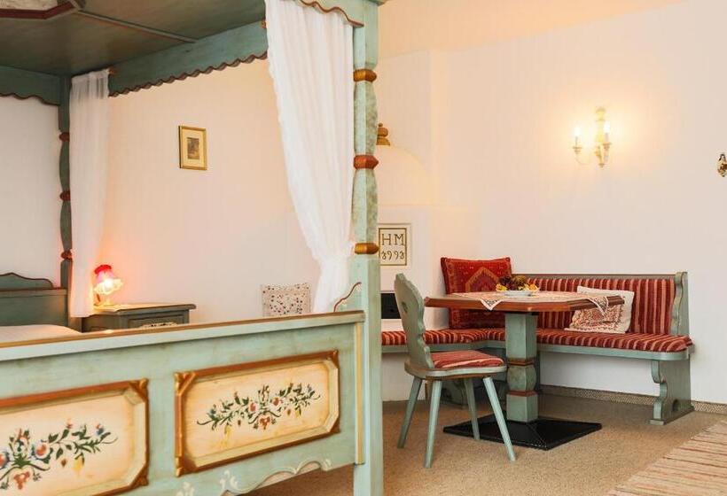 Номер Deluxe, Sattelbogener Hof