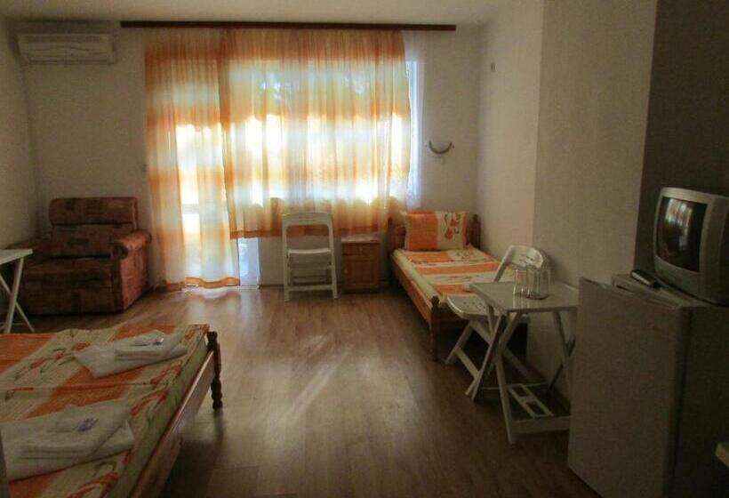 Четырехместный Номер Классик, Sunhouse Rooms