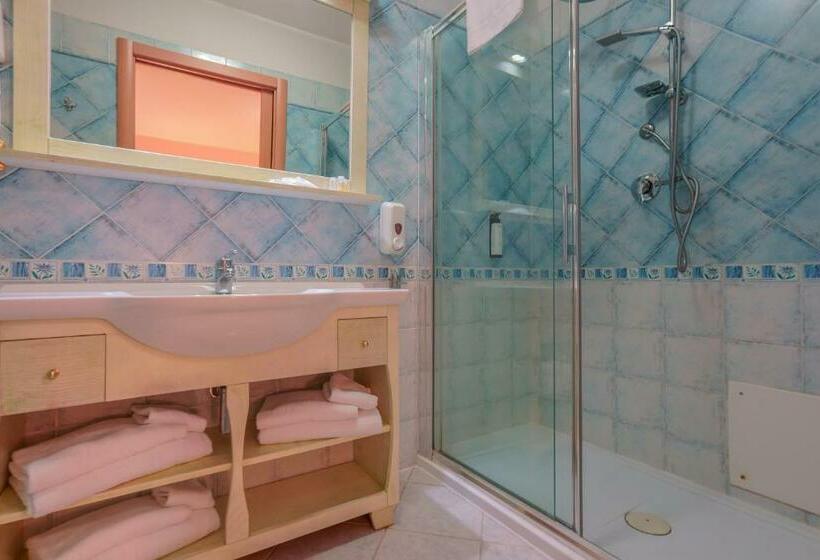 اتاق استاندارد, Solanas