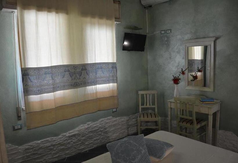1 Bedroom Apartment with Terrace Sea View, Solanas