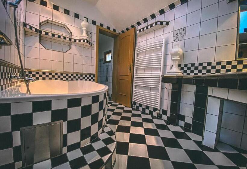 Студия Superior, Resort Svět