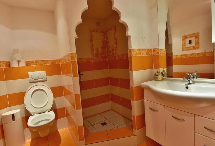 Семейный Номер, Resort Svět