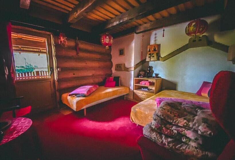 Семейный Номер, Resort Svět