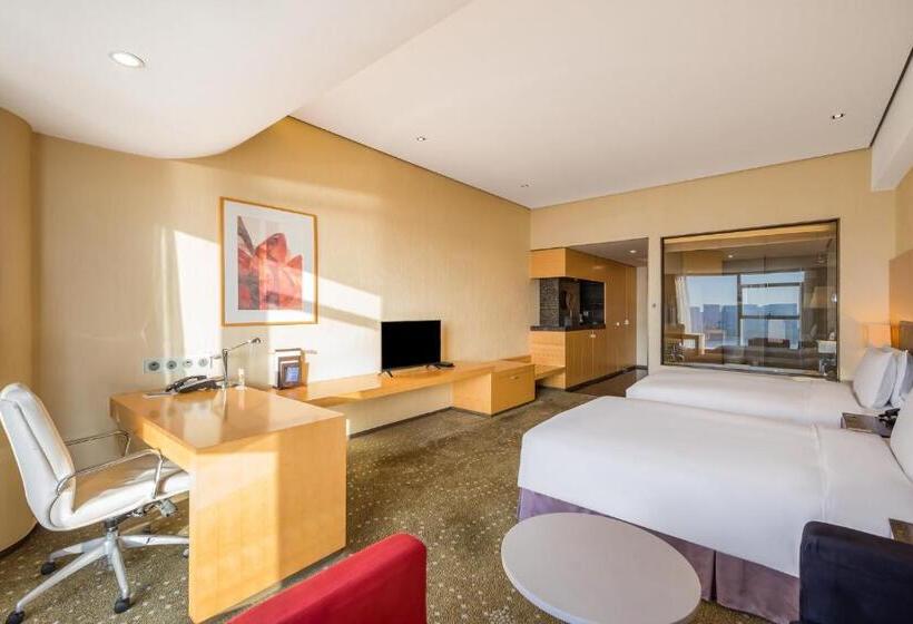 חדר פרמיום נוף לאגם, Crowne Plaza Tianjin Binhai By Ihg