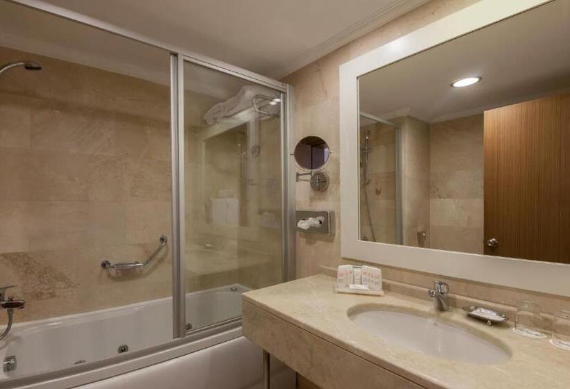 Полулюкс Вид на Бассейн, Radisson Blu Resort & Spa Cesme