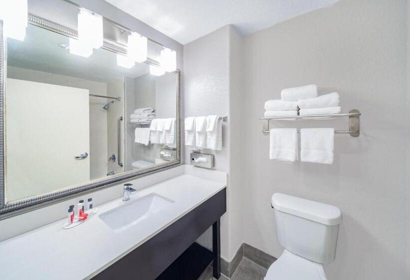 带大床的复式套间, Days Inn & Suites By Wyndham San Antonio Near Frost Bank Center