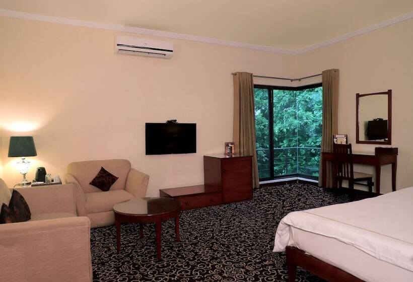 اتاق لوکس, The Residency