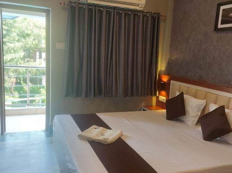 Номер Superior Вид на Город, Goroomgo Marine Blue Swimming Pool Digha