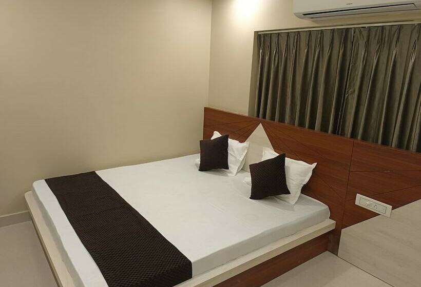 Номер Стандарт Вид на Город, Goroomgo Marine Blue Swimming Pool Digha