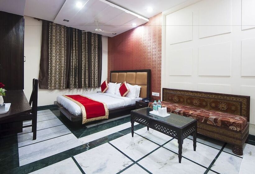 اتاق لوکس, Apra Inn