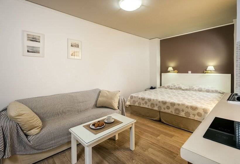 이코노미 스튜디오, Elina Hotel Apartments