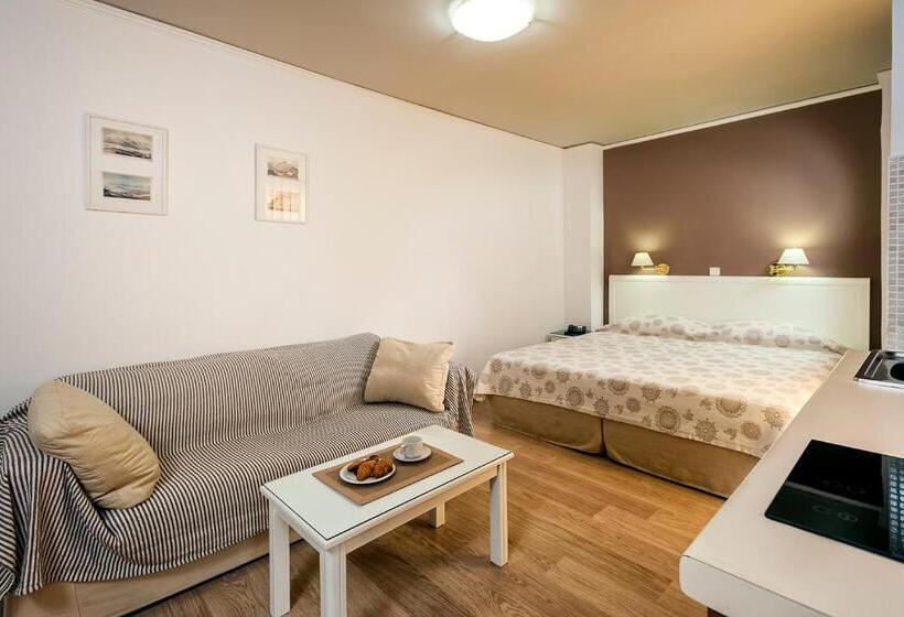 이코노미 스튜디오, Elina Hotel Apartments