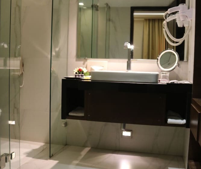 Президентский Люкс, Royal Orchid Golden Suites Pune