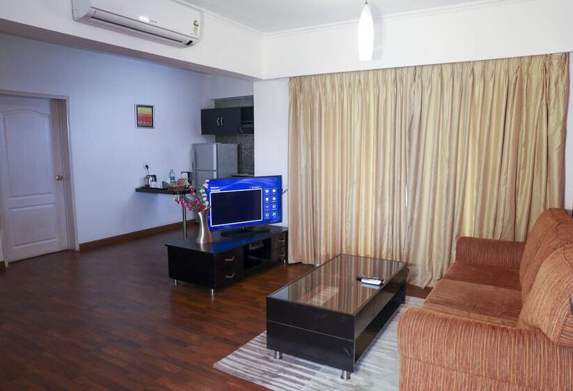Люкс Повышенной Комфортности, Royal Orchid Golden Suites Pune