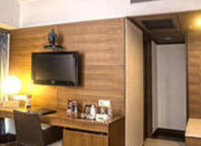 Номер Deluxe, Yogi Executive, Navi Mumbai