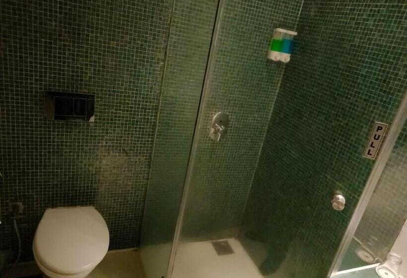 Номер Deluxe, Yogi Executive, Navi Mumbai