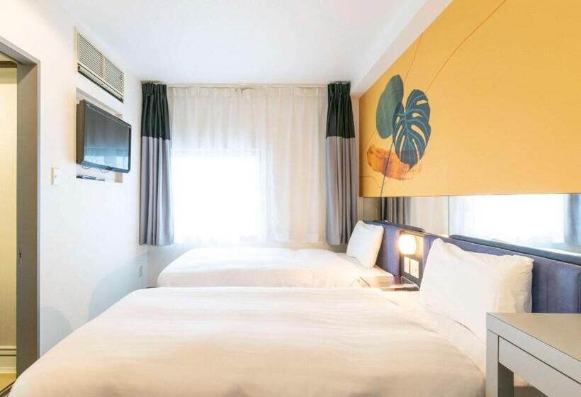 Номер Economy, Comfort Inn Naha Tomari Port