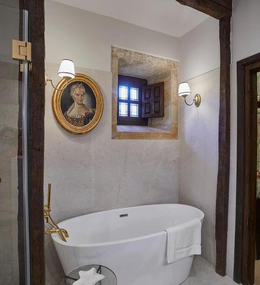 Полулюкс, Helguera Palacio Boutique & Antique