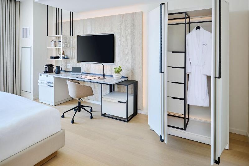 스탠다드 스튜디오 킹침대, The Pearle Hotel & Spa, Autograph Collection