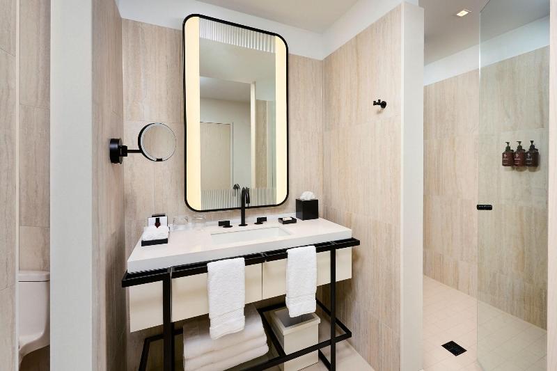 스탠다드 스튜디오 킹침대, The Pearle Hotel & Spa, Autograph Collection