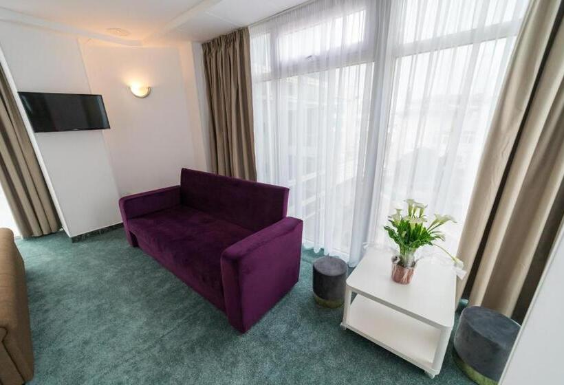 استودیو لوکس با چشم‌انداز دریا, Avenue Palm On The Beach   Avenue Hotels