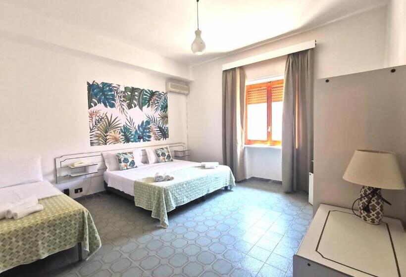 Economy Triple Room, Tea  Praia A Mare