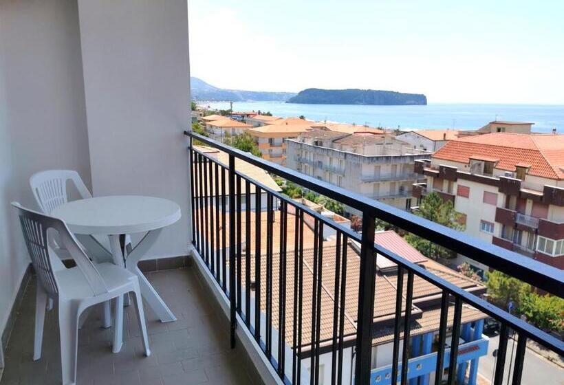 اتاق استاندارد با بالکن و چشم‌انداز دریا, Tea  Praia A Mare